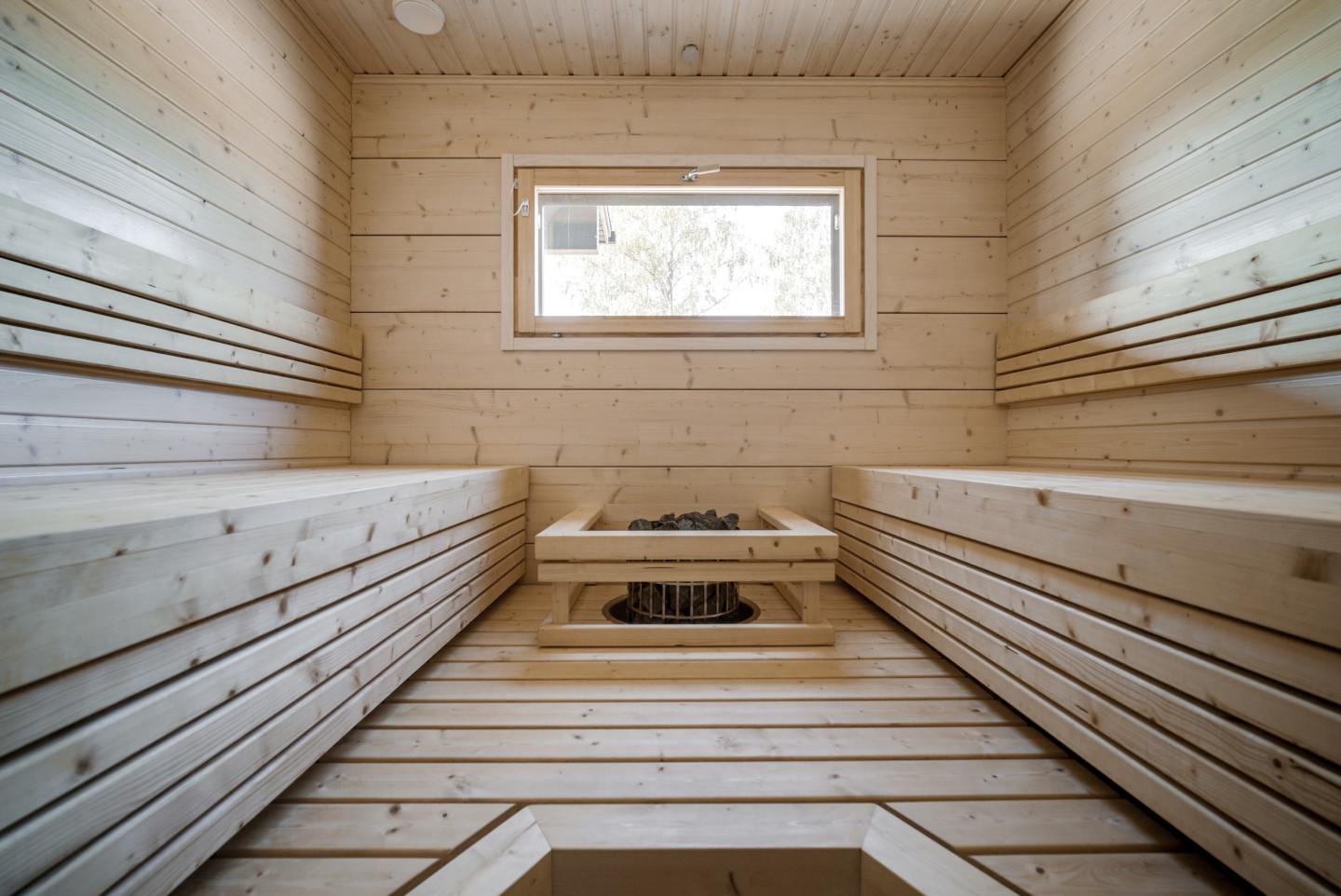 Muuttovalmis hirsitalo Äänekoski sauna